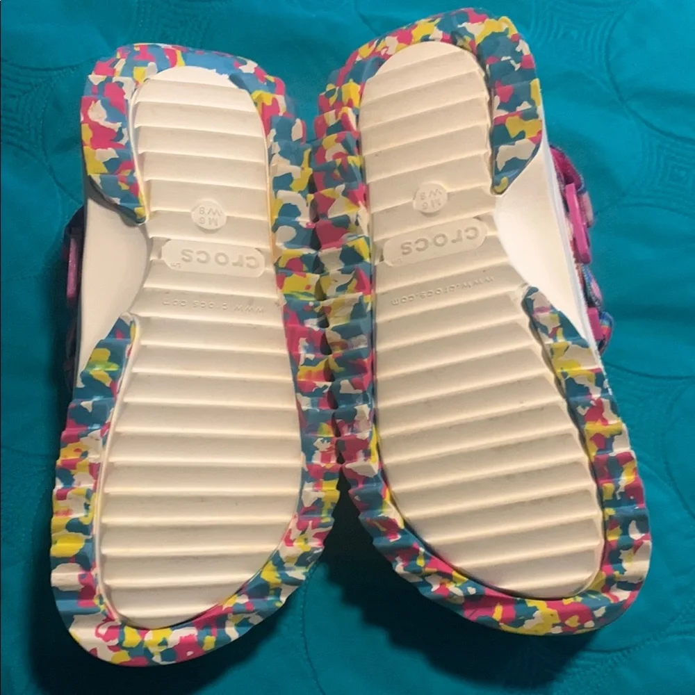 CROCS White and Pink Sandals with Geometric Pattern - Picture 4 of 12
